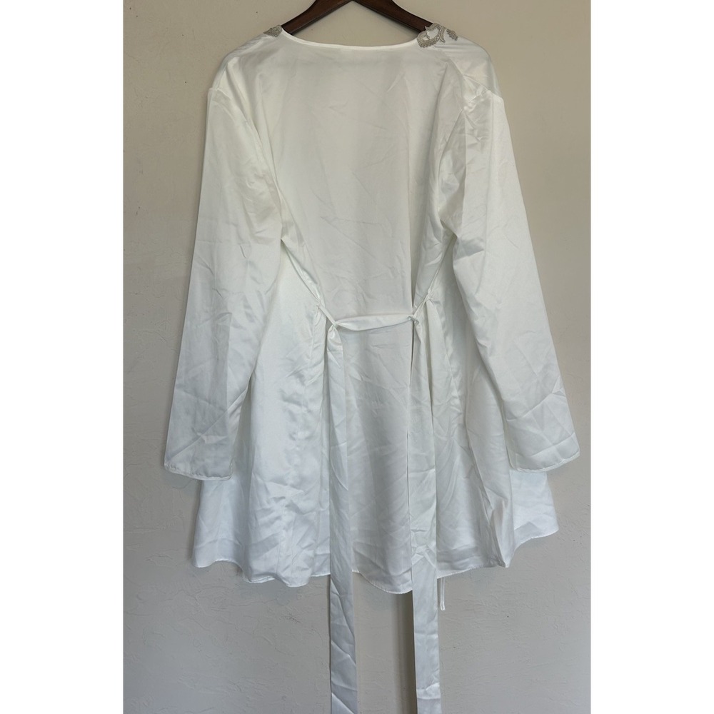 Flora Nikrooz White Satin Robe Silver Floral Appliqué L XL Tie Front Lightweight - Picture 7 of 7